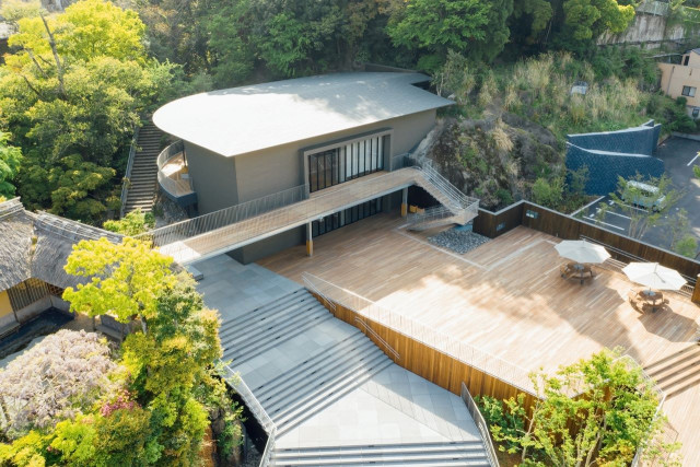 万葉公園　湯河原惣湯 Books and Retreat